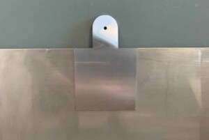 Der Klebehaken kann bei Pulverbeschichtung und bei der Nasslackierung eingesetzt werden. Foto: Emptmeyer