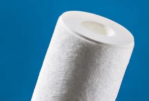Der 3-D-Tiefenfilter-Aufbau besteht aus gerollten Filterlagen und sichert reproduzierbare Filtrationseigenschaften für hochwertige Anwendungen. Foto: Martin Wolf Wagner