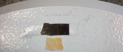 Bild 3: Die Beschichtung des Stahlbauteiles ließ sich durch Einschneiden der Lackschicht leicht ablösen.