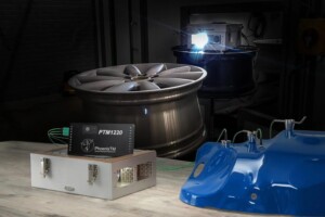 Bei dem optischen System fährt eine Kamera in einem hitzebeständigen Behälter mit durch den Ofen und zeichnet den Trocknungsprozess auf. Foto: PhoenixTM
